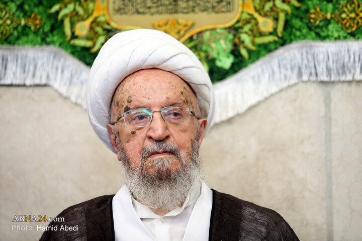 آئین عمامه گذاری طلاب در روز میلاد پیامبر اکرم(ص) و امام جعفر صادق(ع) در قم