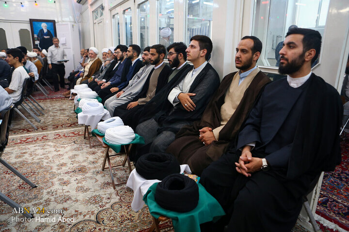 آئین عمامه گذاری طلاب در روز میلاد پیامبر اکرم(ص) و امام جعفر صادق(ع) در قم
