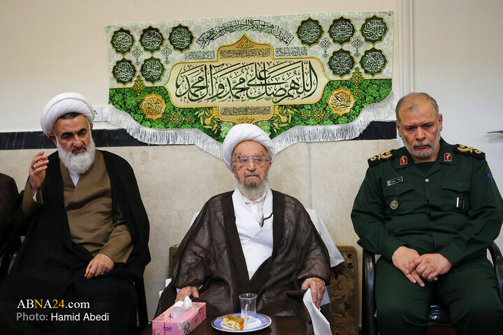 آئین عمامه گذاری طلاب در روز میلاد پیامبر اکرم(ص) و امام جعفر صادق(ع) در قم