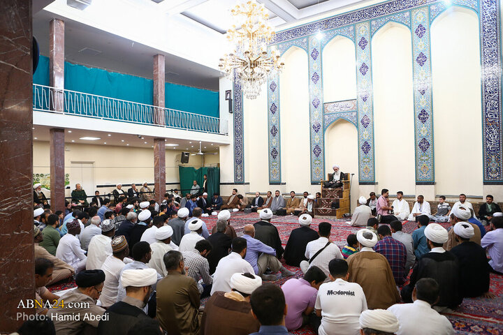 آئین عمامه گذاری طلاب در روز میلاد پیامبر اکرم(ص) و امام جعفر صادق(ع) در قم
