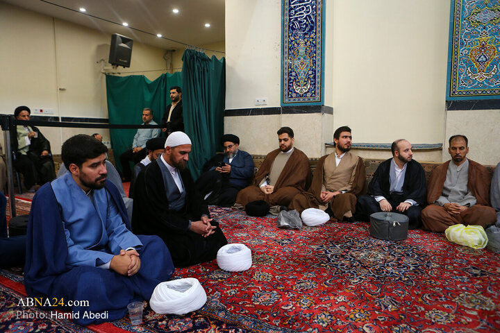 آئین عمامه گذاری طلاب در روز میلاد پیامبر اکرم(ص) و امام جعفر صادق(ع) در قم
