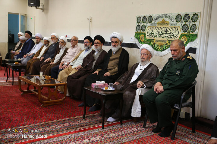 آئین عمامه گذاری طلاب در روز میلاد پیامبر اکرم(ص) و امام جعفر صادق(ع) در قم