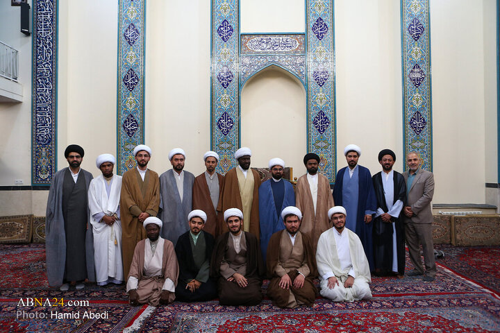 آئین عمامه گذاری طلاب در روز میلاد پیامبر اکرم(ص) و امام جعفر صادق(ع) در قم