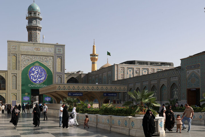 Informe fotográfico | Colocan pancartas conmemorativas del nacimiento del Profeta Muhammad en el santuario de Razavi