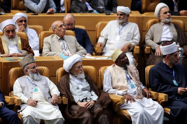 حضور آیت‌الله صالحی رئیس شورای علمای شیعه افغانستان در کنفرانس وحدت اسلامی تهران