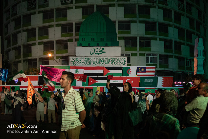 شکوه جشن میلاد پیامبر(ص) در قلب تهران؛ موکب‌ها و آتش‌بازی در میدان ولی‌عصر(عج)