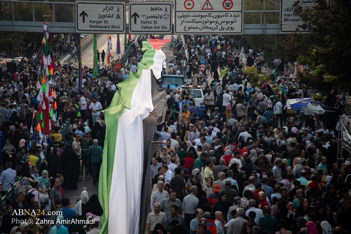 شکوه جشن میلاد پیامبر(ص) در قلب تهران؛ موکب‌ها و آتش‌بازی در میدان ولی‌عصر(عج)