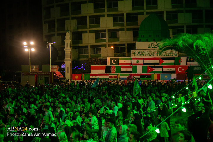 شکوه جشن میلاد پیامبر(ص) در قلب تهران؛ موکب‌ها و آتش‌بازی در میدان ولی‌عصر(عج)
