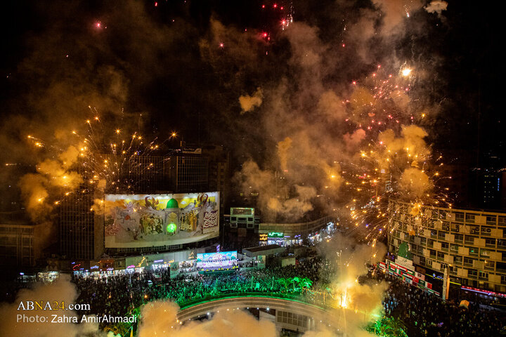 شکوه جشن میلاد پیامبر(ص) در قلب تهران؛ موکب‌ها و آتش‌بازی در میدان ولی‌عصر(عج)