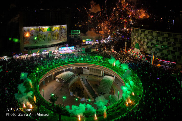 شکوه جشن میلاد پیامبر(ص) در قلب تهران؛ موکب‌ها و آتش‌بازی در میدان ولی‌عصر(عج)