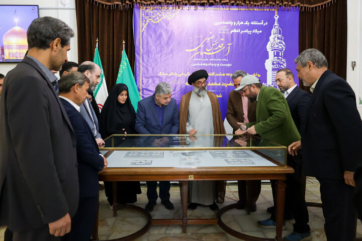 تقرير مصور/ إزاحة الستار عن عملات تاريخية تحمل اسم النبي محمد (ص) في متحف الحرم الرضوي الشریف