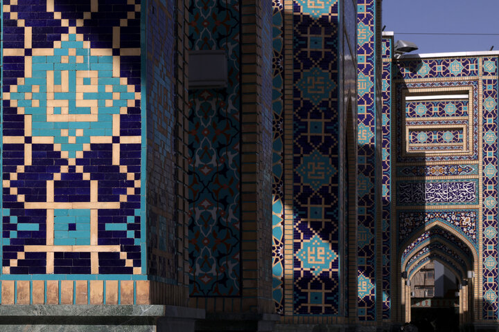 تقرير مصور/ إزاحة الستار عن عملات تاريخية تحمل اسم النبي محمد (ص) في متحف الحرم الرضوي الشریف