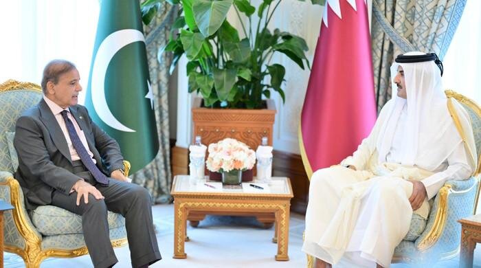 وزیراعظم کی دوحہ میں امیر قطر سے ملاقات، اسرائیلی حملے پر قطری قیادت اور عوام سے اظہار یکجہتی