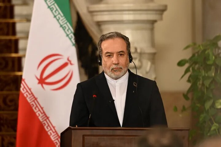 عراقچی: مواد هسته‌ای غنی‌شده ایران زیر آوار تأسیسات بمباران‌شده است