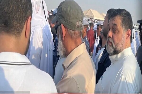 ظهور قادة من حماس لأول مرة بعد العدوان الصهيوني على قطر+(صور)