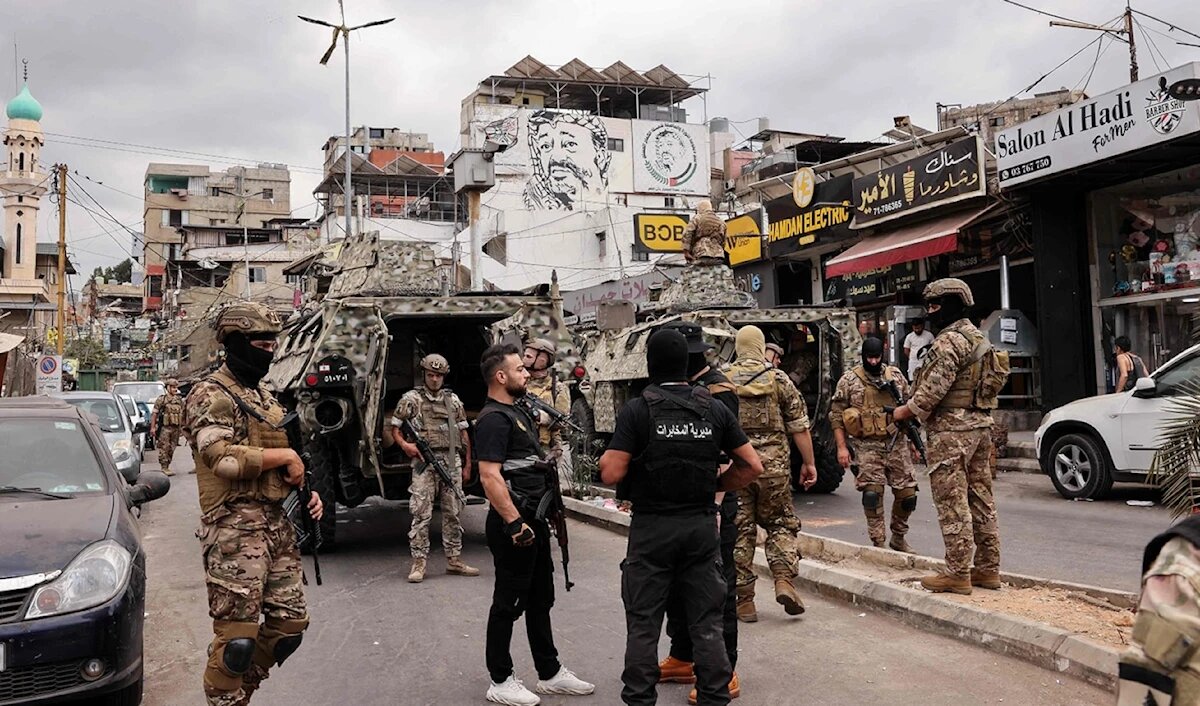 تحویل محموله بزرگ تسلیحات از اردوگاه عین الحلوة به ارتش لبنان