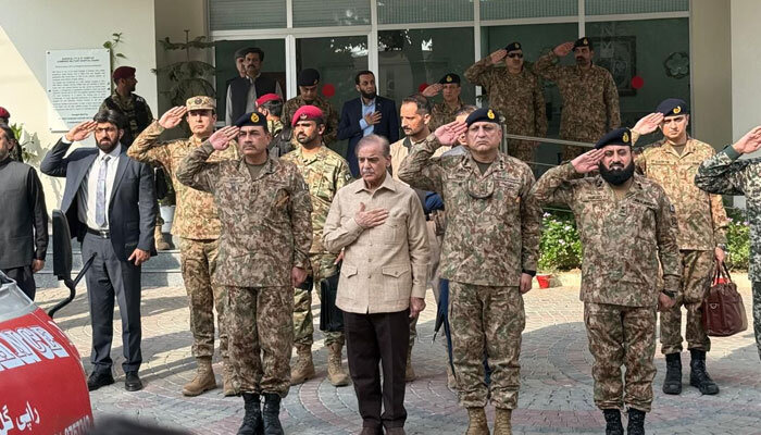 افغانستان کو واضح کردیا ہے خارجیوں اور پاکستان میں سے ایک کا انتخاب کرلیں: وزیراعظم افغانستان کو واضح کردیا ہے خارجیوں اور پاکستان میں سے ایک کا انتخاب کرلیں: وزیراعظم