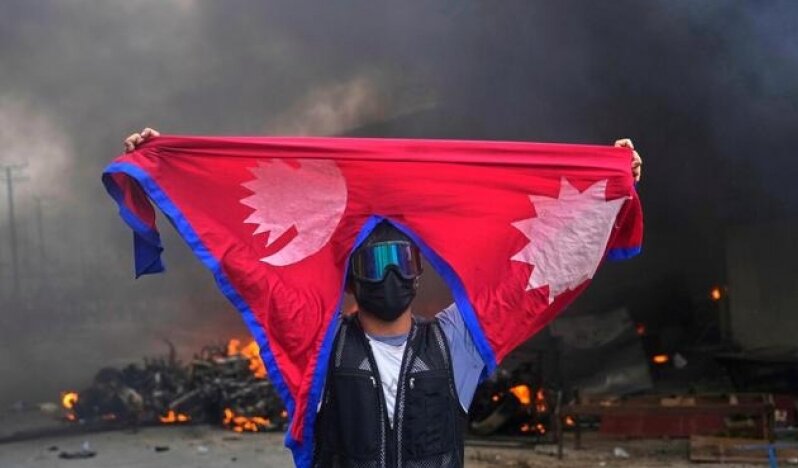 Nepal’de renkli devrim nasıl zemin buldu?