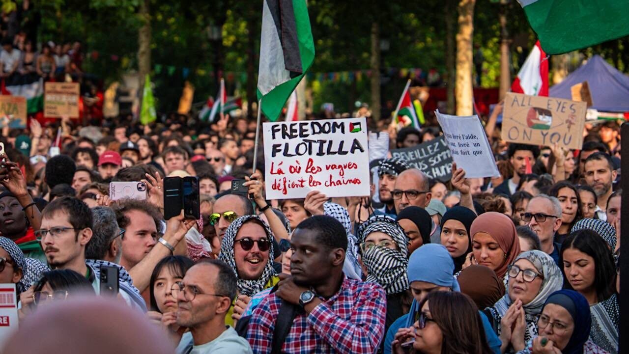 Paris protesters rally in solidarity with Gaza Flotilla