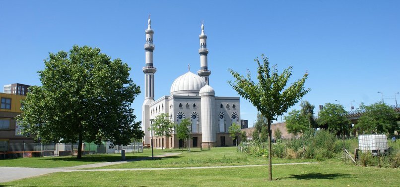 Eight mosques in Netherlands receive blood-stained threats