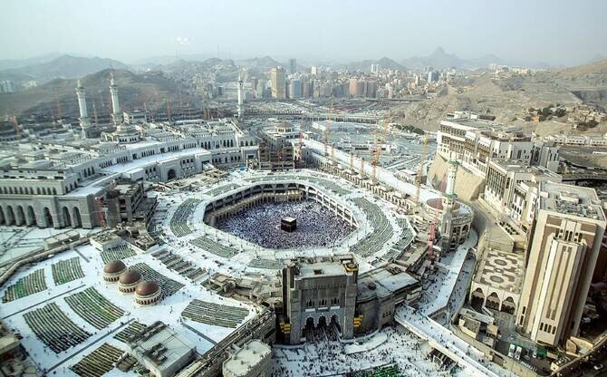 Saudi Red Crescent trains Grand Mosque staff in first aid