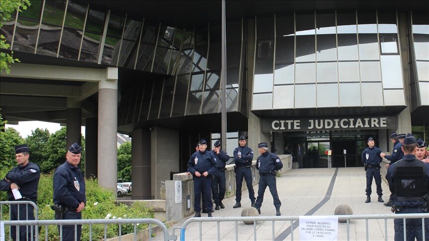 Islamophobia in France; Foreign suspects flee Paris after desecrate a mosque with pig heads