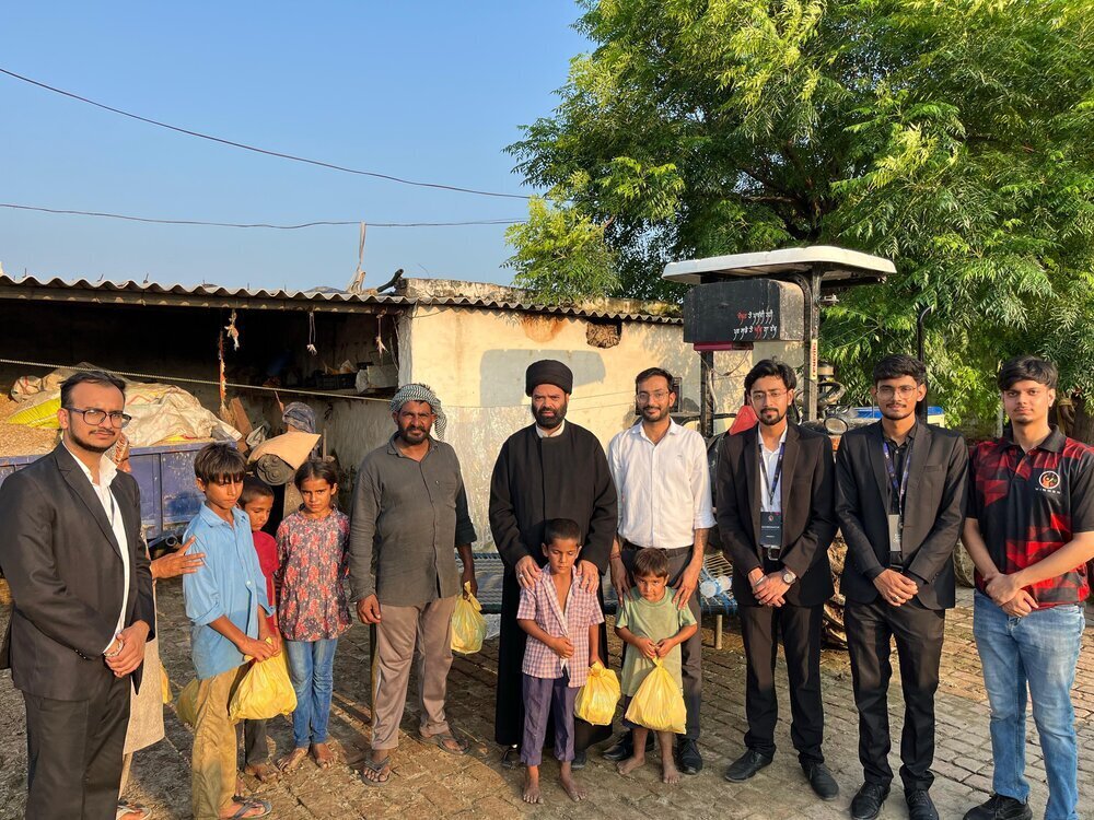 Prominent Indian Shia Cleric Leads Flood Relief Efforts in Punjab