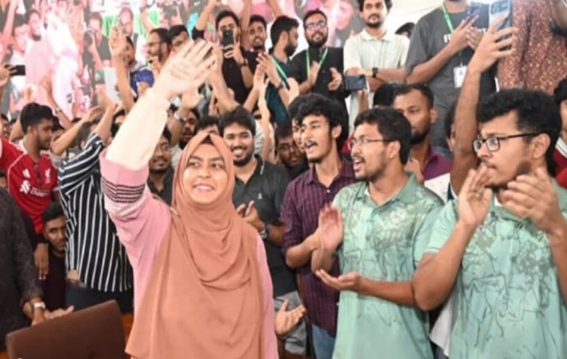 ‘হিজাব’ স্লোগানে মুখরিত জাবি সিনেট ভবন