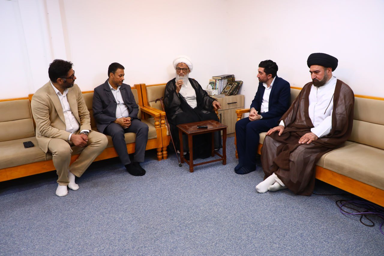 آية الله النجفي: ضرورة التمسك العملي بالنبي وآله بالالتزام بأوامر الله تعالى