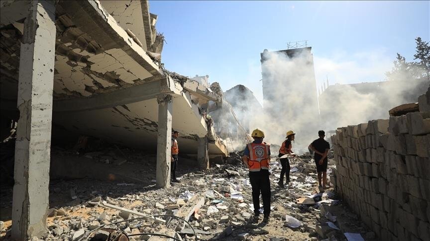Israeli airstrikes kill civilians and destroy shelters in Gaza