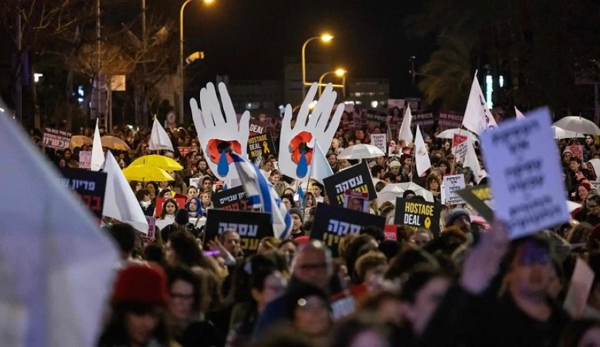 عائلات الأسرى في كيان الاحتلال : "نتنياهو مجنون محاط بمجموعة من المُختلّين"