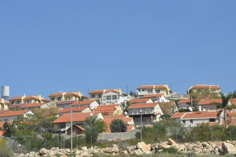 الاحتلال يخطط لتوسيع مستوطنة أرئيل ويعتقل العشرات بالضفة