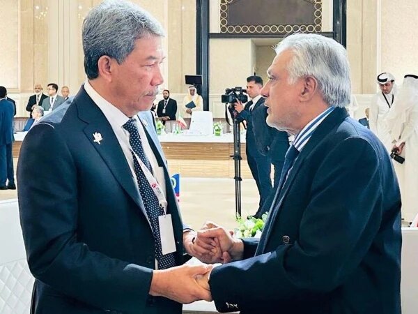 اسحاق ڈار کی ملائیشیا کے وزیر خارجہ سے ملاقات، فلسطینی کاز کی غیر متزلزل حمایت کا اعادہ اسحاق ڈار کی ملائیشیا کے وزیر خارجہ سے ملاقات، فلسطینی کاز کی غیر متزلزل حمایت کا اعادہ