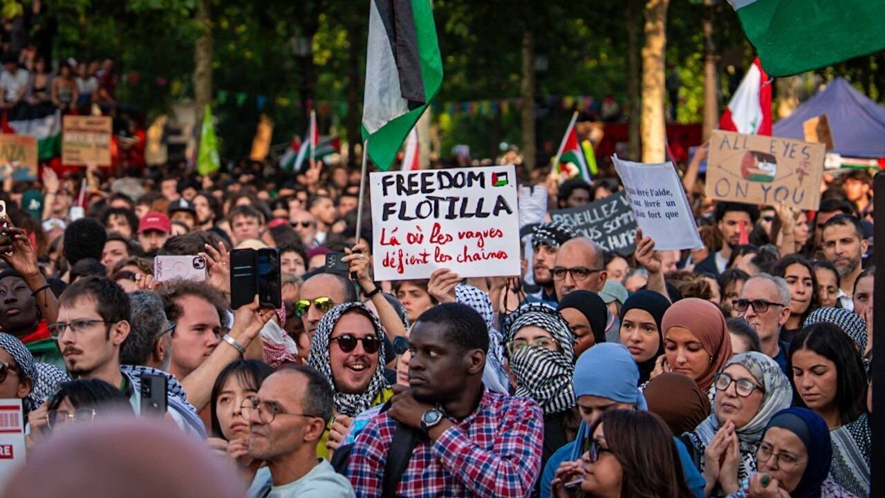 Penunjuk Perasaan Paris Berhimpun Solidariti untuk Flotila Gaza