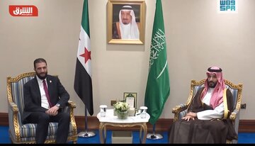 Mkutano wa Bin Salman na Al-Joulani Pembezoni mwa Kikao cha Dharura cha Kiislamu na Kiarabu Doha +Video