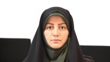 Шаҳидони таҷовузи режими саҳюнистӣ ба Эрон | Шаҳодати як бонӯи расонаи миллӣ , паси мизи хидмат