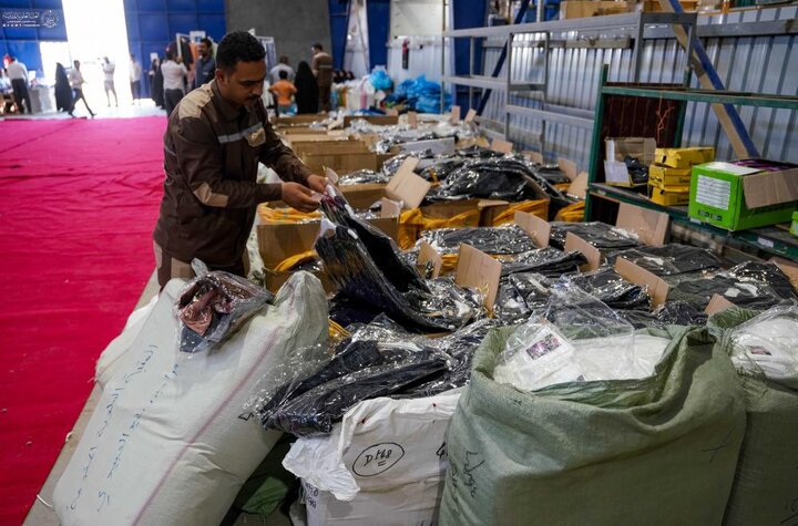 العتبة العلويّة المقدّسة توزّع الكسوة المدرسية على الأيتام والمحتاجين