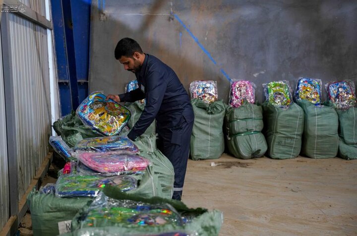 العتبة العلويّة المقدّسة توزّع الكسوة المدرسية على الأيتام والمحتاجين