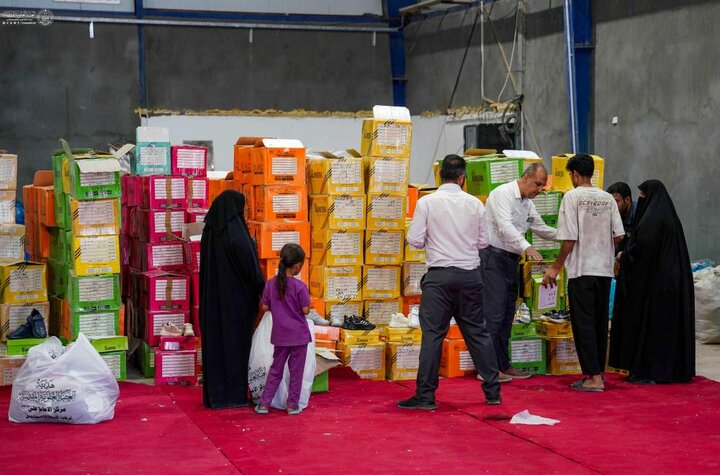 العتبة العلويّة المقدّسة توزّع الكسوة المدرسية على الأيتام والمحتاجين