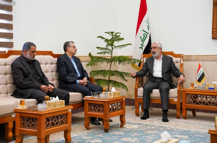 الأمين العام للعتبة العلوية المقدسة يكرّم الفائزين بالمسابقات القرآنية والردّات الحسينية