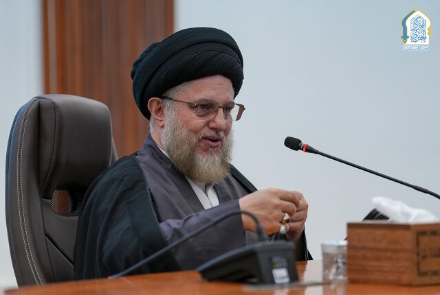 محاضرة دينية توجيهية إرشادية لسماحة السيد حسين الحكيم ويَلتقي كوكبة من الخَدَم