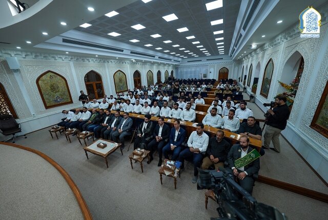 محاضرة دينية توجيهية إرشادية لسماحة السيد حسين الحكيم ويَلتقي كوكبة من الخَدَم