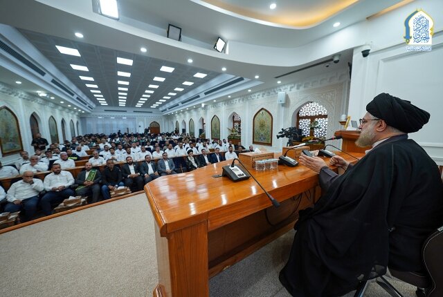 محاضرة دينية توجيهية إرشادية لسماحة السيد حسين الحكيم ويَلتقي كوكبة من الخَدَم