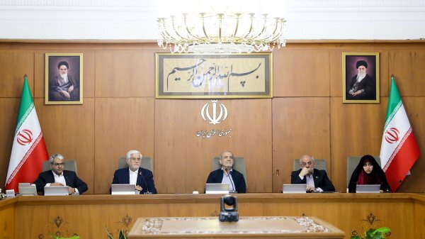 Iran's President thanks Leader for support, emphasizes efforts to counter enemy schemes