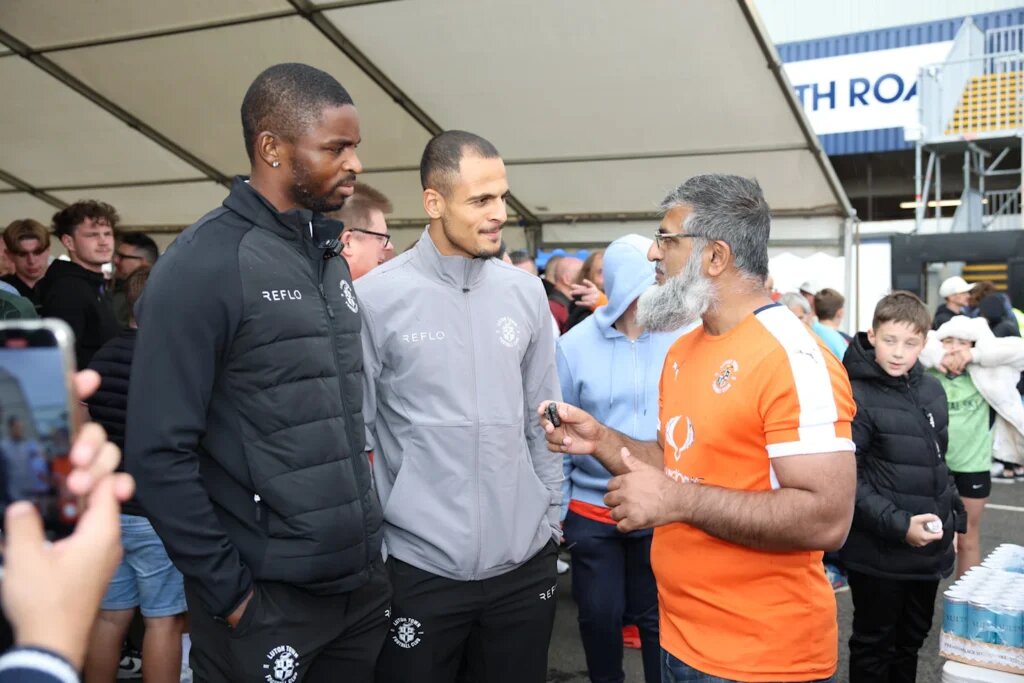 اقدام تبلیغی-فرهنگی مسلمانان شهر لوتوندر در حومۀ لندن