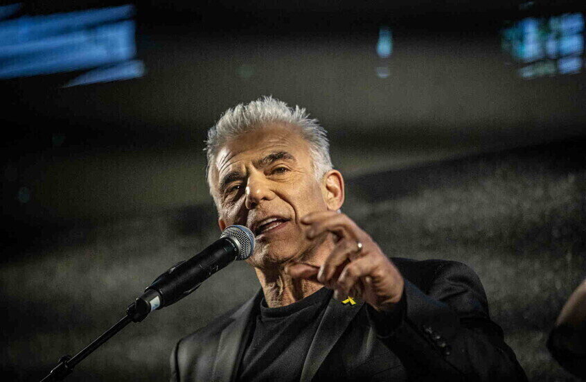 لابيد يصف حكومة نتنياهو بـ"المريضة" ويحذر من تشكيل قوة عربية مشتركة