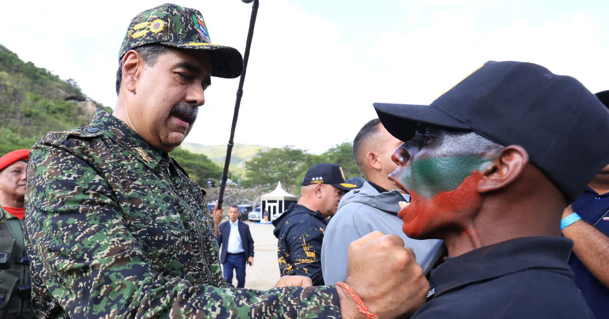 বেসামরিক নাগরিকদের সামরিক প্রশিক্ষণ দিচ্ছে ভেনেজুয়েলা বেসামরিক নাগরিকদের সামরিক প্রশিক্ষণ দিচ্ছে ভেনেজুয়েলা