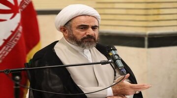 پێش نوێژی ئیلام: کوردی ئیلام ئەبێ فەرهەنگ و شوناسی خۆیان بپارێزن