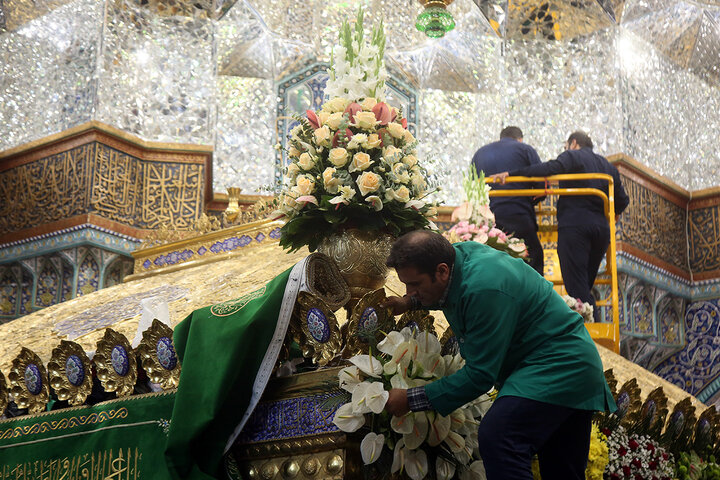 Photos: Hazrat Masoumeh shrine decorated with flower on occasion of anniversary of her arrival in Qom