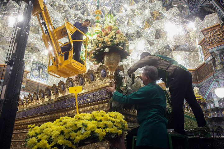 Photos: Hazrat Masoumeh shrine decorated with flower on occasion of anniversary of her arrival in Qom